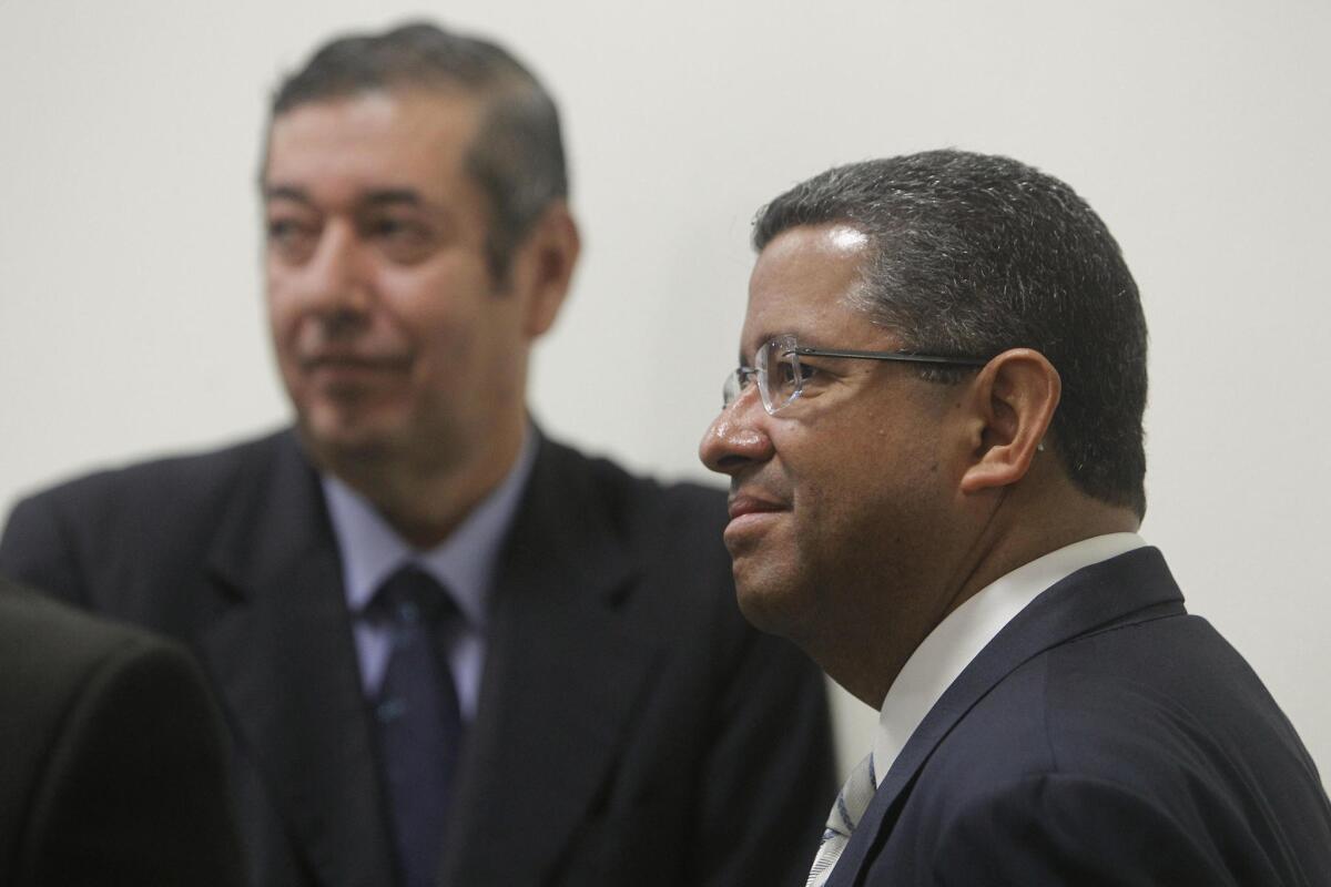 El expresidente salvadoreño Francisco Flores (1999-2004), asiste al segundo día de audiencia preliminar en el Centro Judicial "Dr. Isidro Menéndez" en San Salvador (El Salvador). La Fiscalía salvadoreña pidió que Flores no sea juzgado por el delito de lavado de dinero, como lo solicitó el jueves la querella, por apropiarse y desviar unos 15 millones de dólares donados por Taiwán.