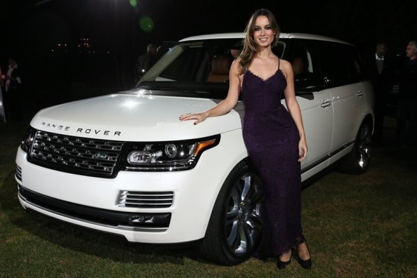 L A Auto Show Range Rover Brings Bond Girl To Exclusive Reveal Los Angeles Times