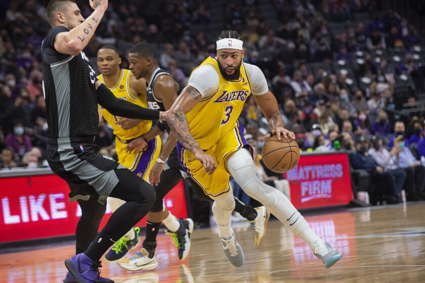 Sacramento Kings center Alex Len guards Lakers forward Anthony Davis