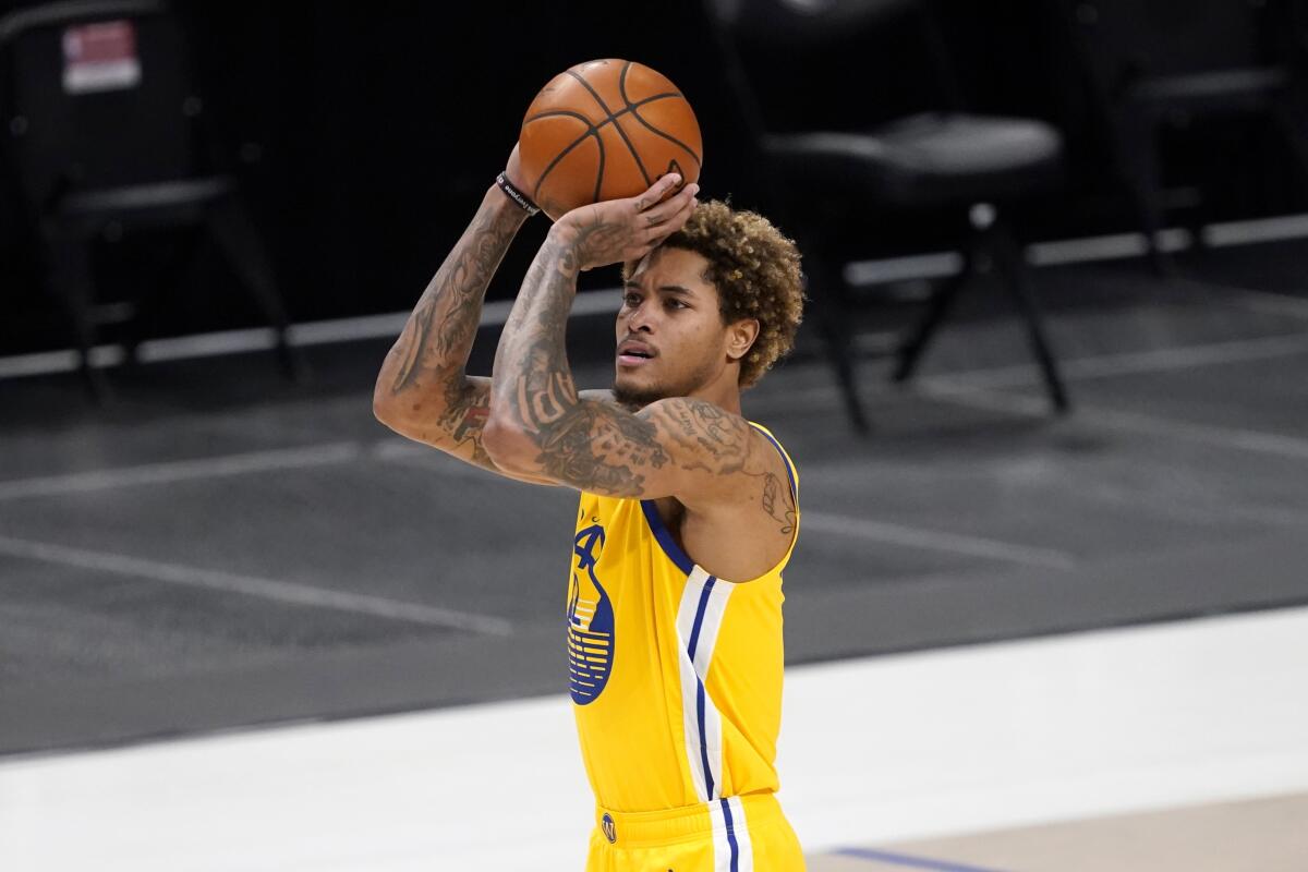 Golden State Warriors' Kelly Oubre Jr. shoots a three-pointer in the second half against the Dallas Mavericks.