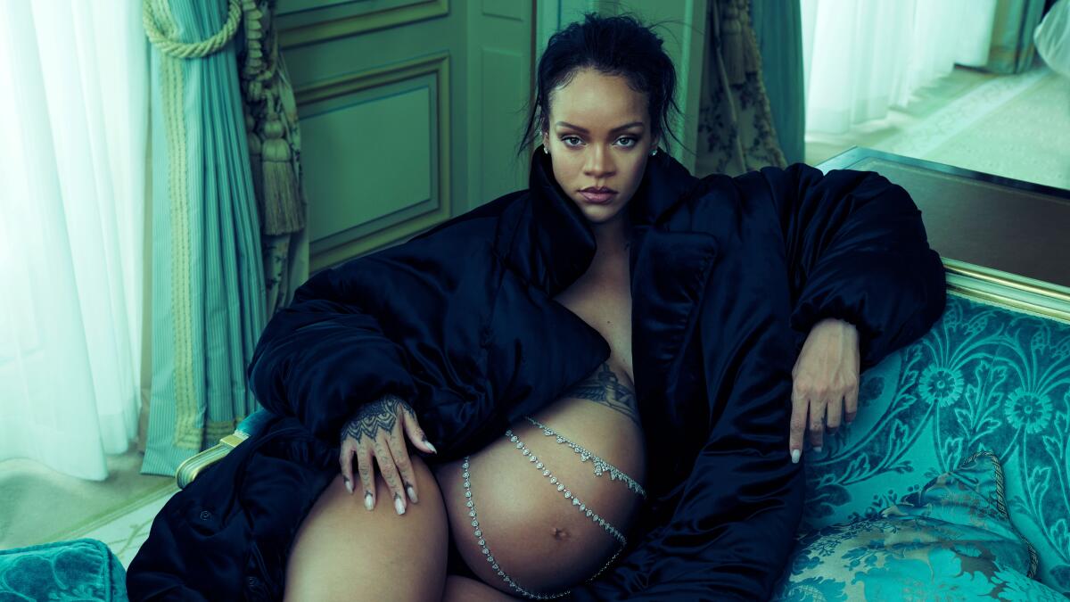 Pregnant Rihanna won't be 'shopping in no maternity aisle' - Los Angeles  Times