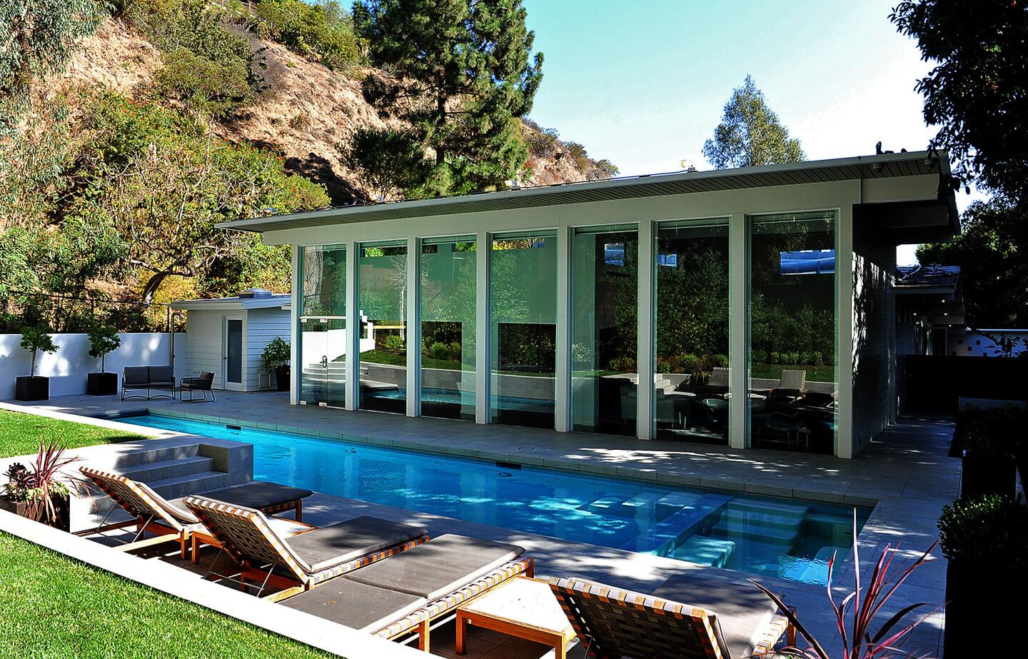 Hot Property | In an era of drought-tolerant everything, pools still boost an L.A. home’s value