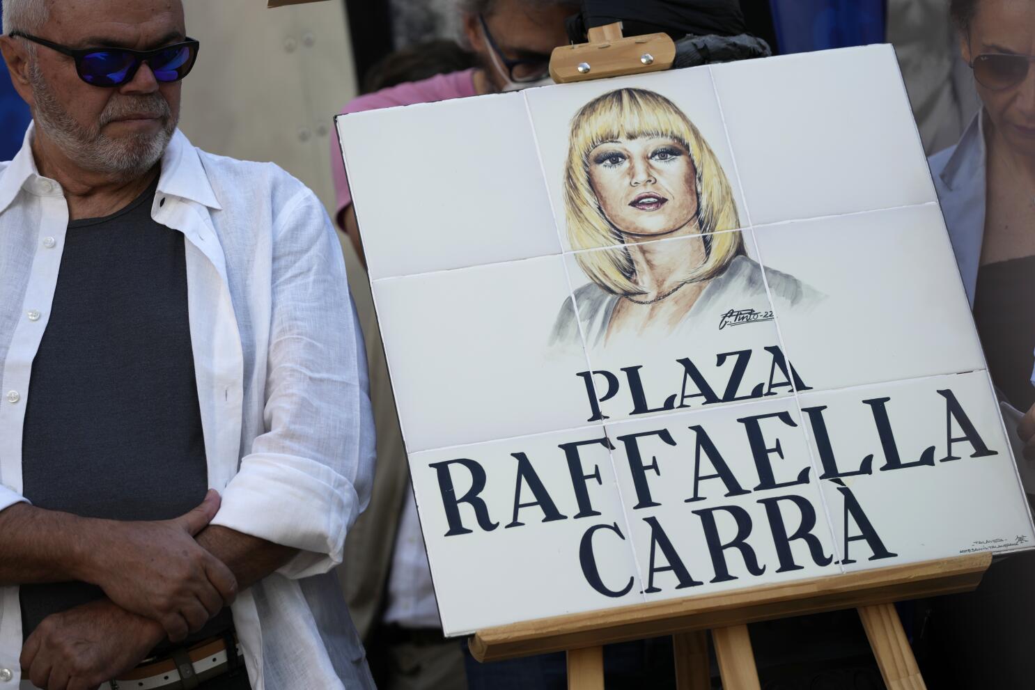 Italian singer Raffaella Carrà honored with square in Madrid - The San  Diego Union-Tribune