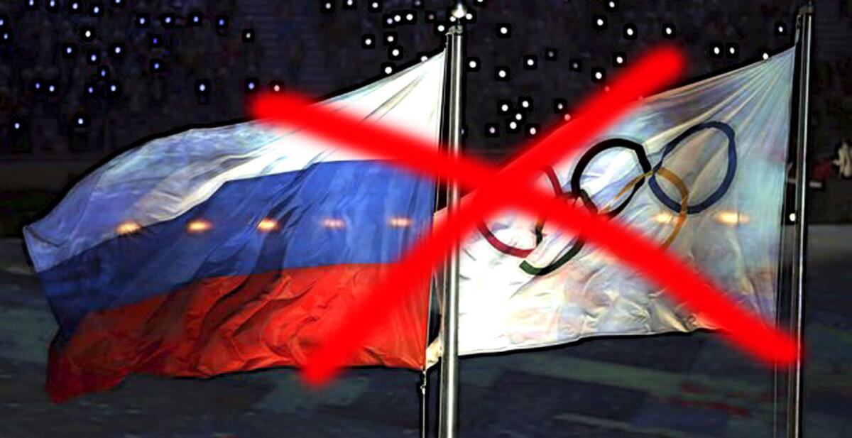 La bandera olímpica (d) y la rusa (i)... momentos tensos.