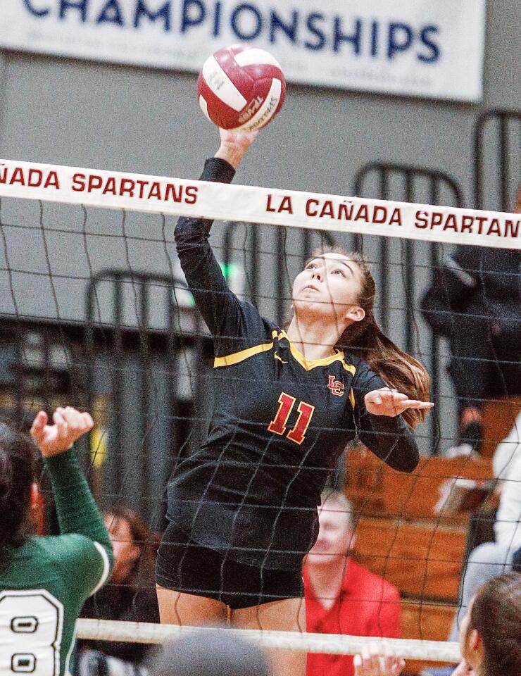 Photo Gallery: La Canada vs. Blair in Rio Hondo League girls' volleyball