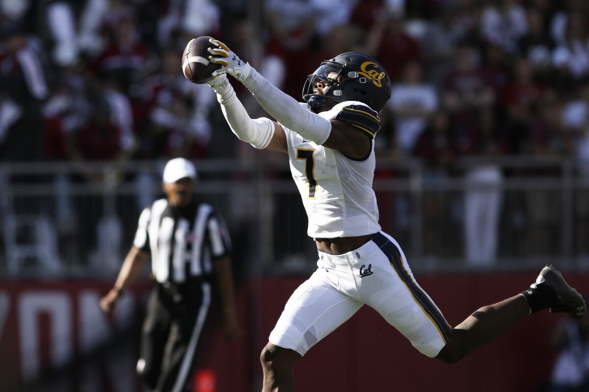 California wide receiver J. Michael Sturdivant catches a pass against Washington State on Oct. 1 in Pullman, Wash.