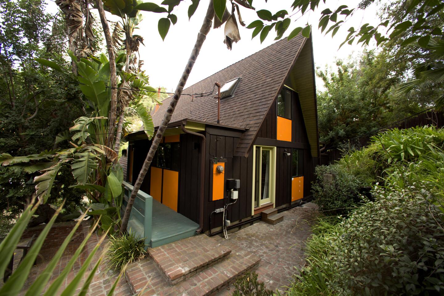 A cozy A-frame cabin in Mt. Washington