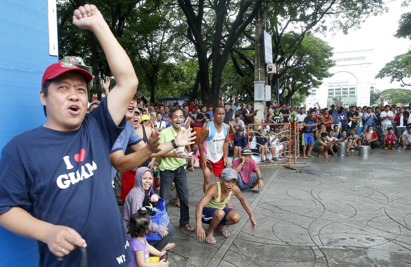 APphoto_Philippines Malaysia Boxing Matthysse Pacquiao