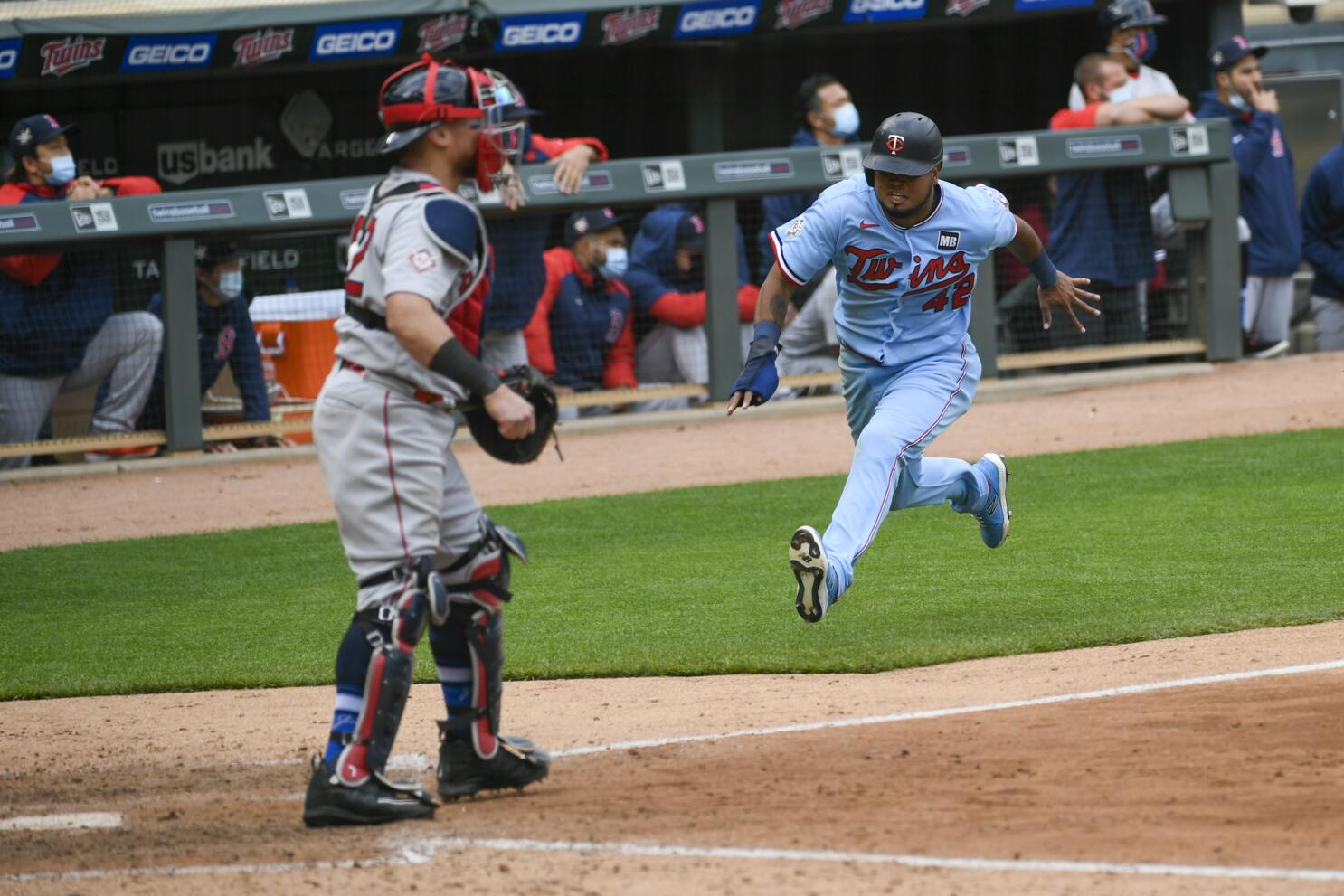 Twins SS Andrelton Simmons out after positive COVID-19 test