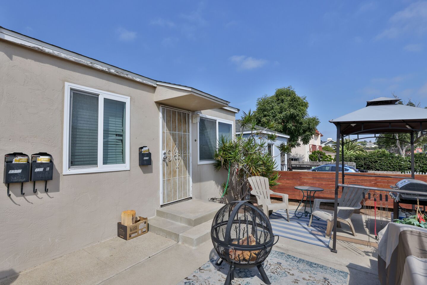 4374 Montalvo StreetOcean Beach$1,195,000This well-maintained duplex plus extra unit consists of two 1-bedroom units, plus a bonus studio. Two of the units share a large patio, while the front unit has a private patio and ocean views.Catrina Russell619.226.BUYS (2897)DRE# 01229742