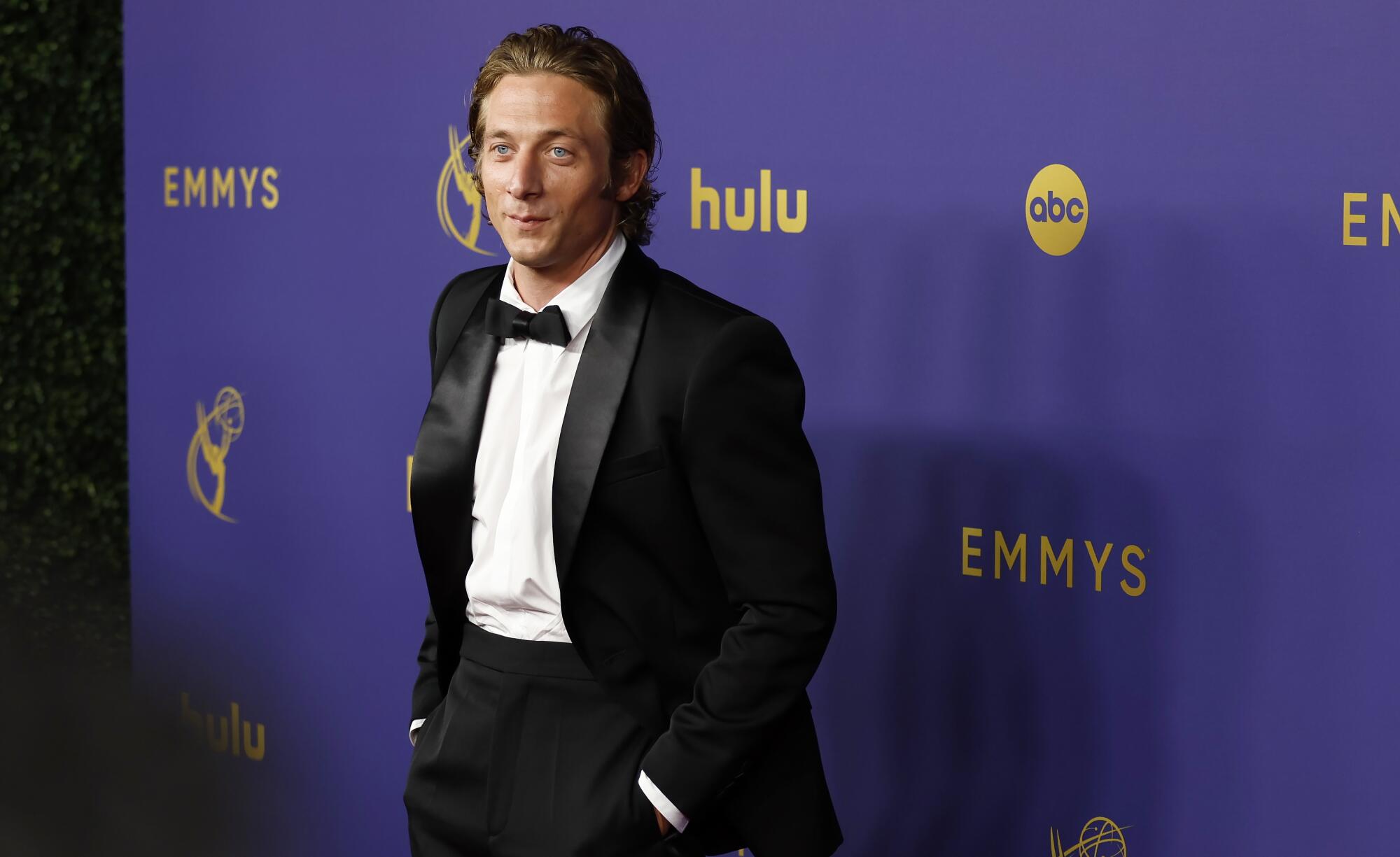 Jeremy Allen White wears a black tux.