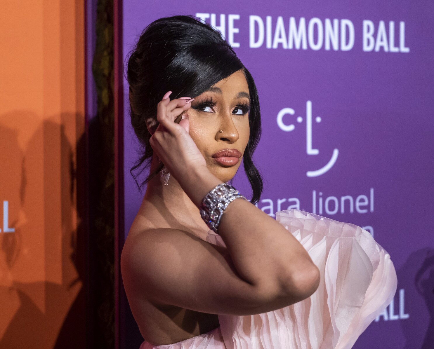 Rapper Cardi B Will Host 21 American Music Awards Los Angeles Times Rapper Cardi B Will Host 21 American Music Awards Los Angeles Times