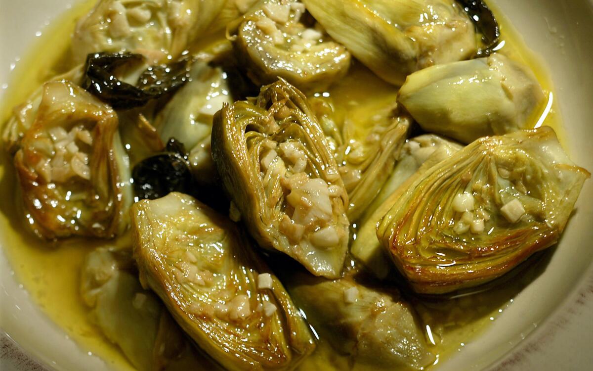 Carciofi alla romana (artichokes with garlic and mint)