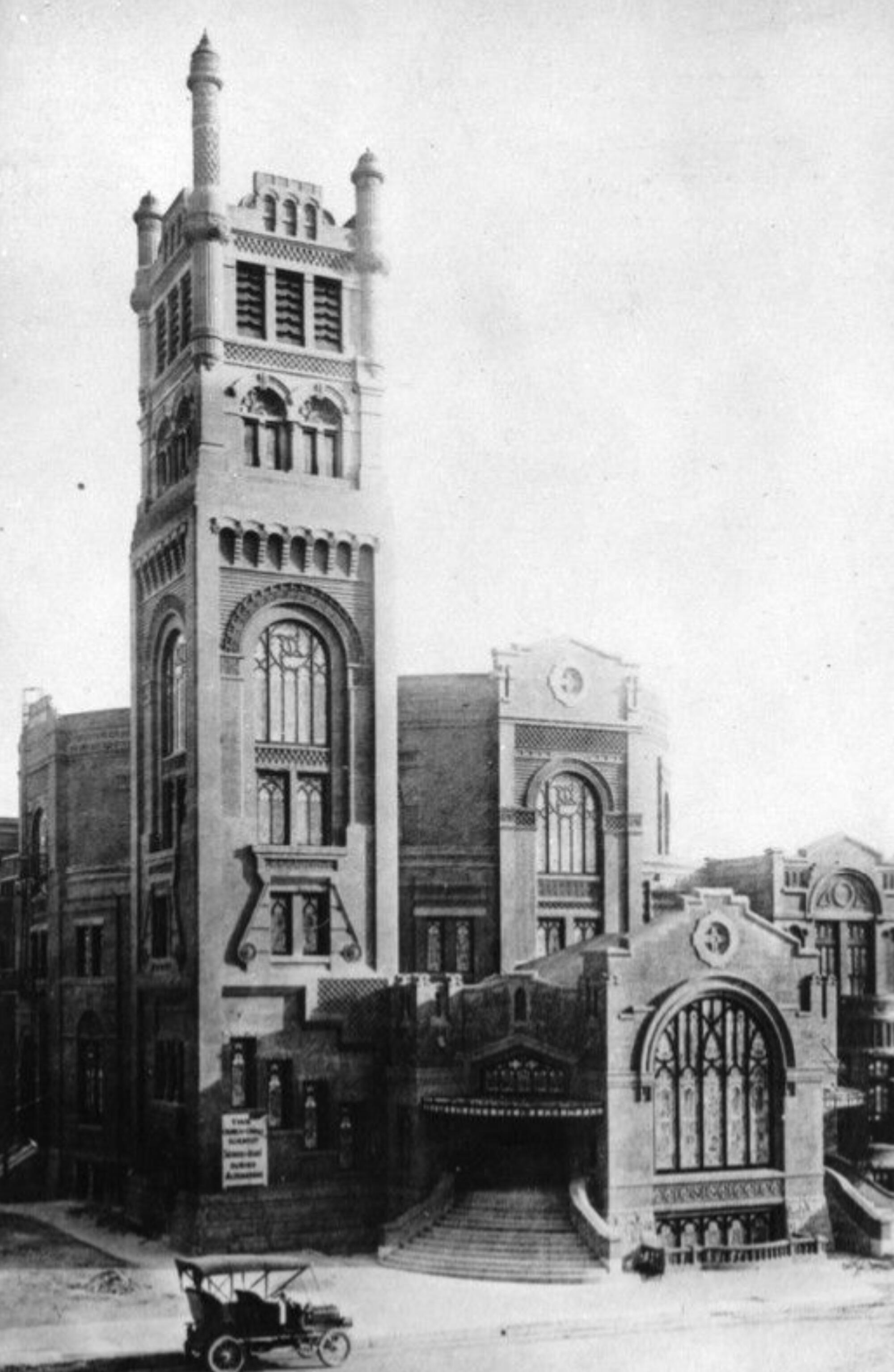 Exterior view of Third Church of Christ, Scientist in 1911. 