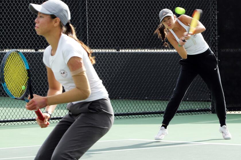 Huntington Beach High tennis sisters Yen Nhi Huynh-Nguyen and Le Nhi Huynh-Nguyen