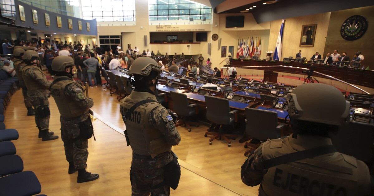 US cuts military aid to El Salvador