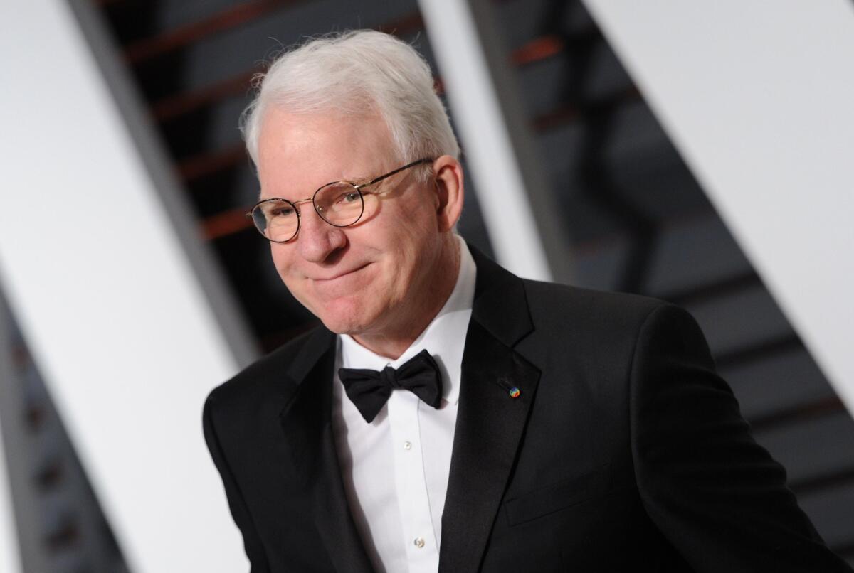 Steve Martin, de 75 años, recibió la vacuna contra el COVID-19.