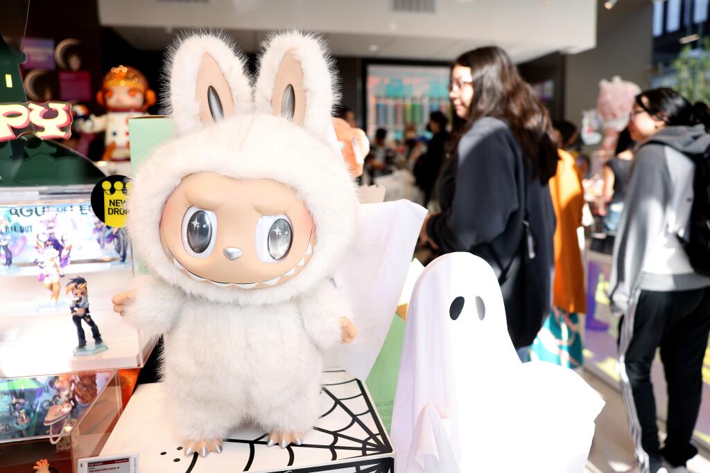 Overnight lines and mall fights: Labubu mania comes to America - Los ...