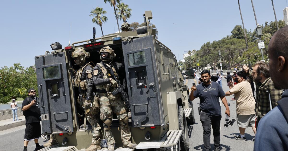 De advocaat van het DHS zei dat agenten uit Los Angeles ‘hard hadden moeten optreden’ tegen demonstranten, zo blijkt uit e-mails