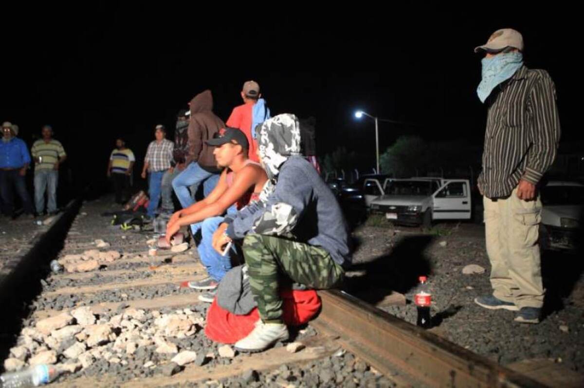 Agricultores y pobladores tomaron las vías del ferrocarril que 