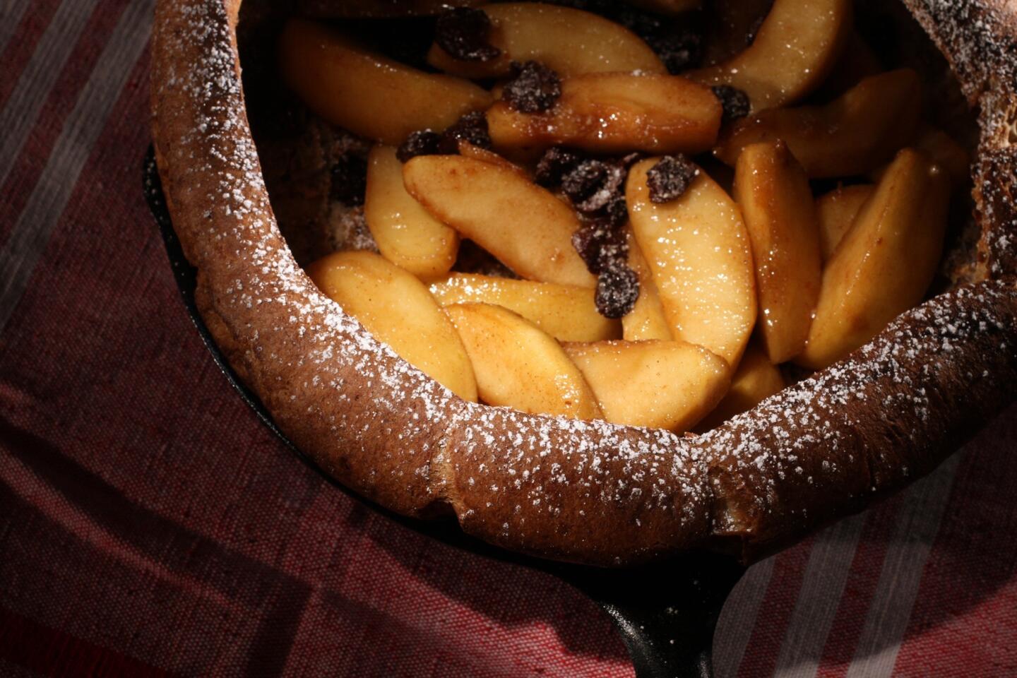 German pancake with apples