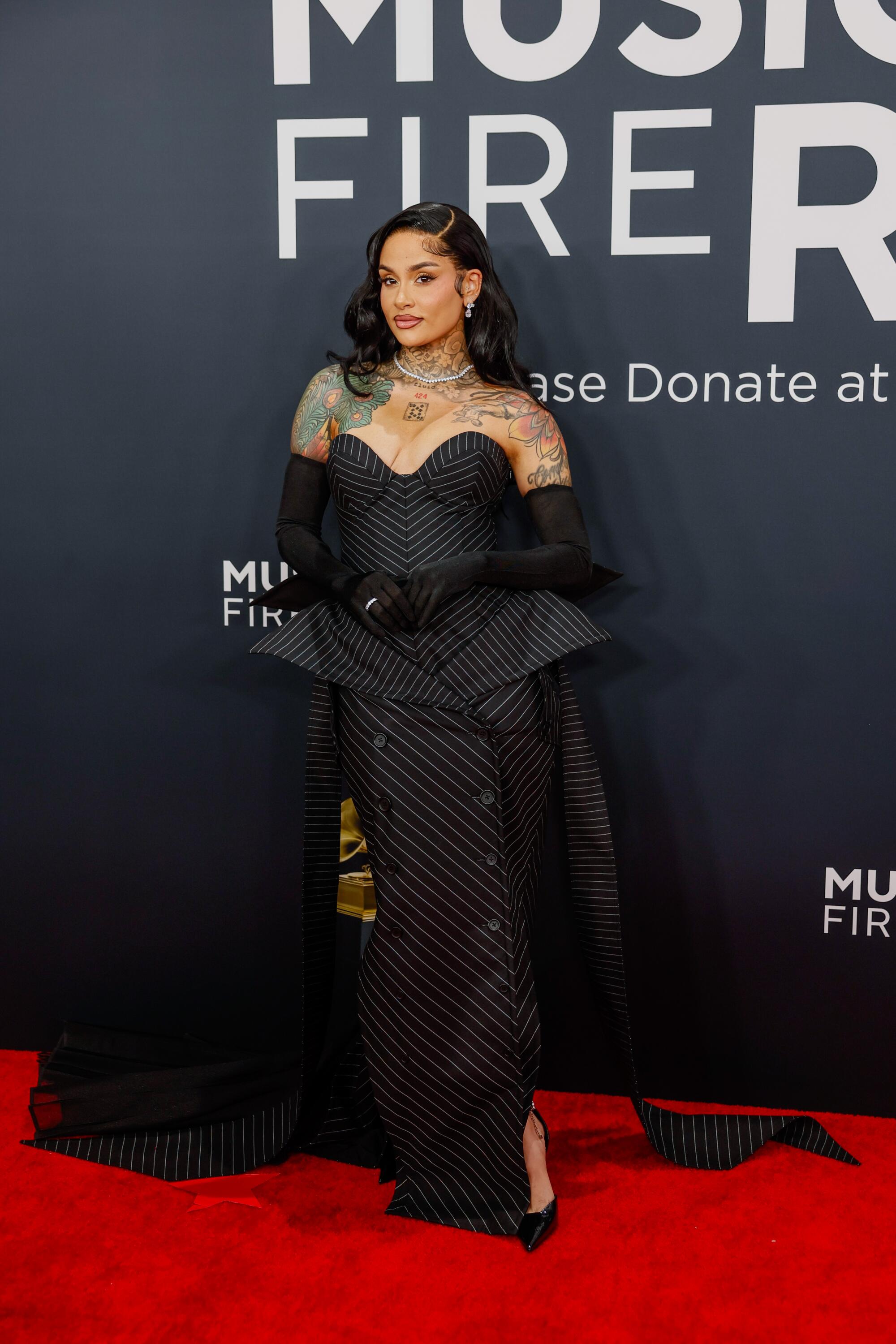 Kehlani's black gown dramatically shows off her tattoos.