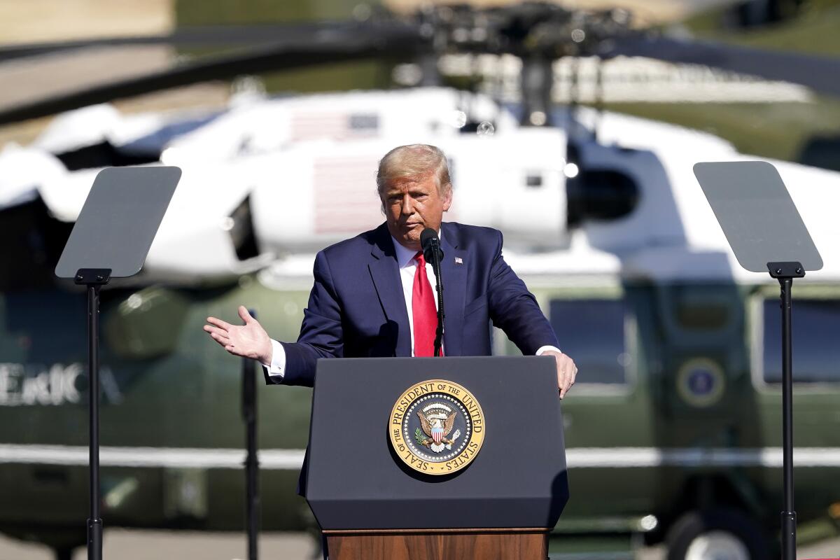 El presidente Donald Trump en un acto de campaña el lunes 19 de octubre de 2020, en Prescott, Arizona.