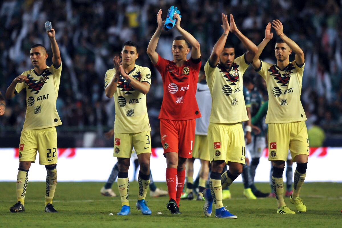 America's Argentine goalkeeper Agustin Marchesin (C) and teammates acknowledge the crowd at the end of their Mexican Apertura football tournament match against Leon at the Nou Camp stadium in Leon, Guanajuato State, Mexico, on July 27, 2019. (Photo by VICTOR CRUZ / AFP)VICTOR CRUZ/AFP/Getty Images ** OUTS - ELSENT, FPG, CM - OUTS * NM, PH, VA if sourced by CT, LA or MoD **