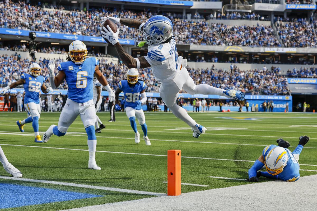 Detroit Lions wide receiver Jameson Williams dives past Chargers safety Alohi Gilman during the first quarter.