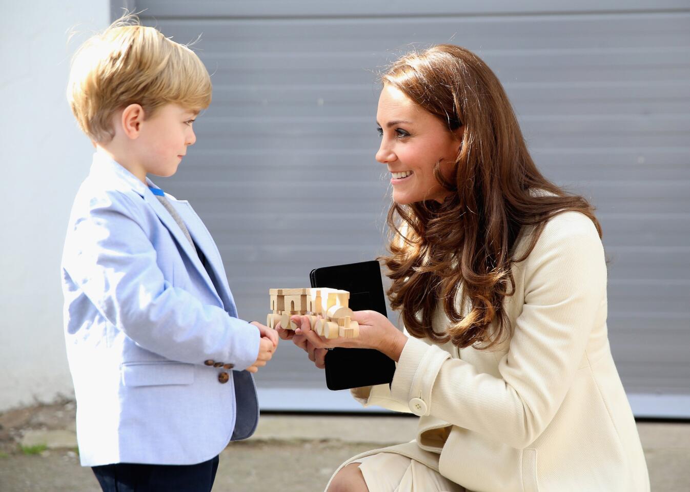 Duchess Catherine visits 'Downton Abbey' set