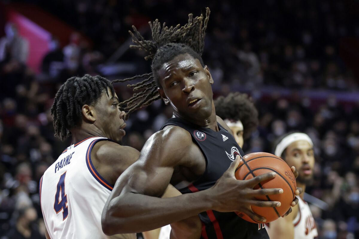 Rutgers center Clifford Omoruyi drives to the basket around Illinois forward Omar Payne (4) during the second half of an NCAA college basketball game Wednesday, Feb. 16, 2022, in Piscataway, N.J. (AP Photo/Adam Hunger)