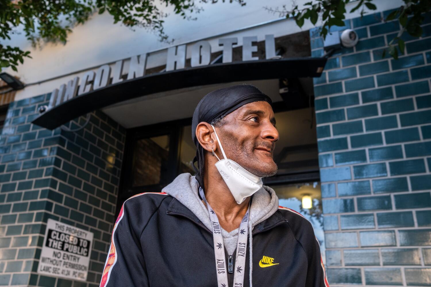 Image for display with article titled A Deal to Buy Skid Row Homeless Housing Fell Apart. Here's Why Vulnerable Tenants and Taxpayers Are at Risk