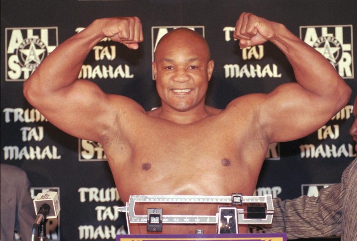 ARCHIVO - El boxeador de peso pesado George Foreman