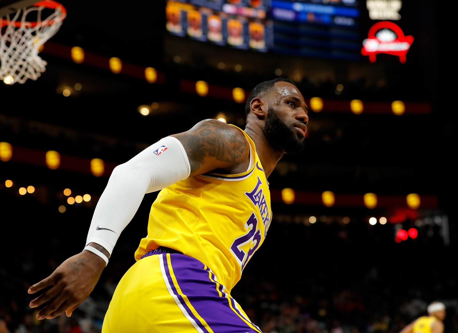 Lebron James On Load Management If I M Healthy I Play Los Angeles Times