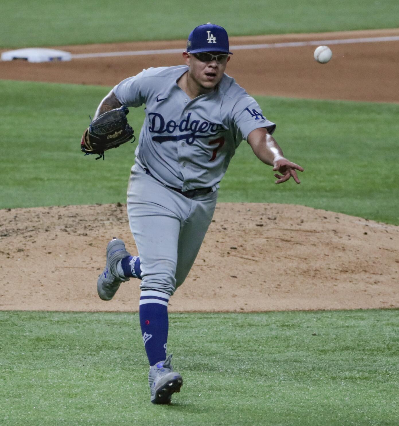 World Series line, prediction: Dodgers to win Game 4 behind Urias