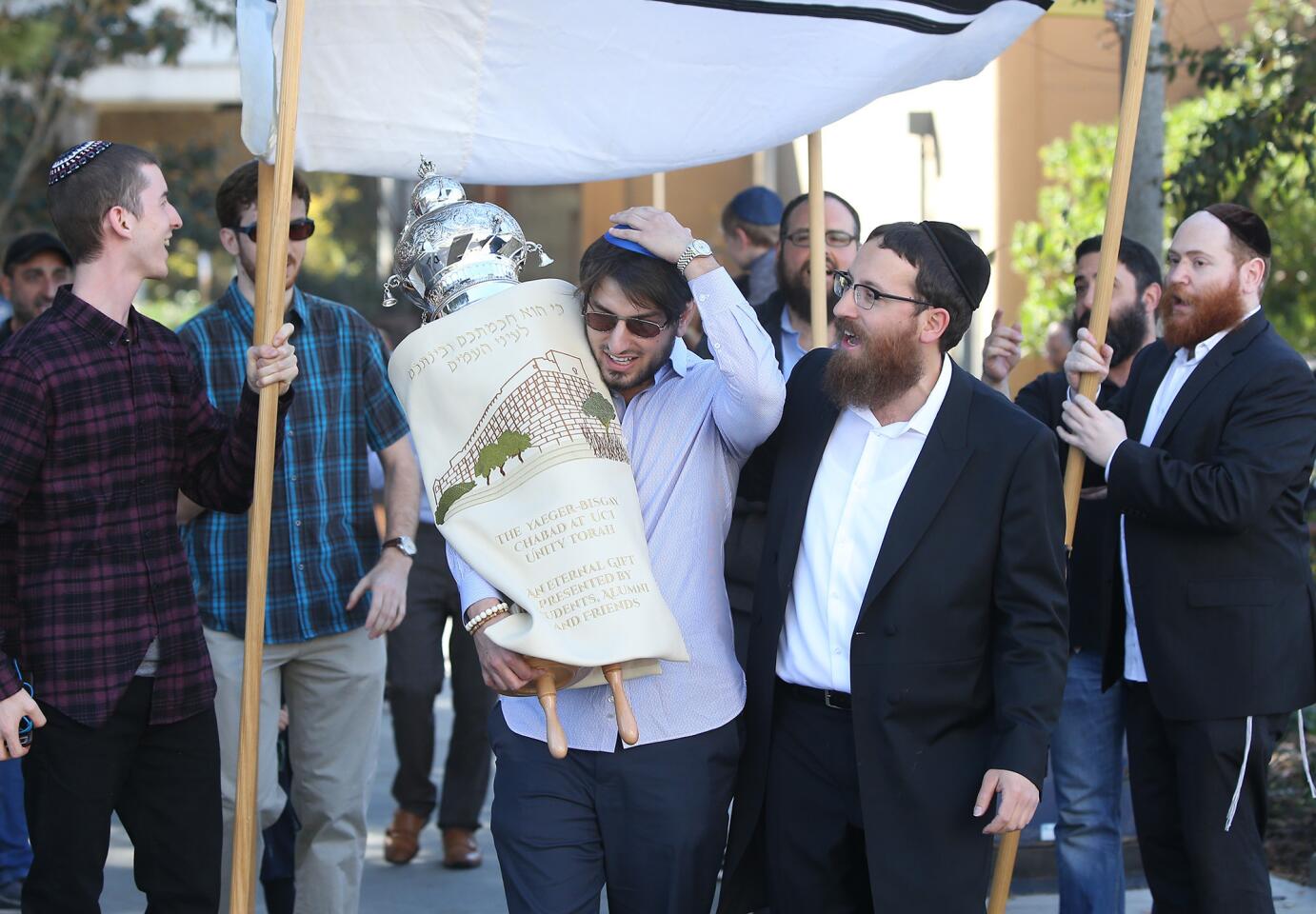 la-celebration-for-unity-torah-at-uci-20180205-010