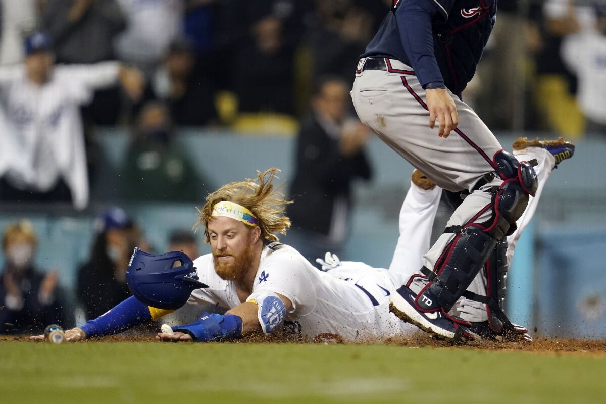 Justin Turner scores the go-ahead run in the eighth inning Wednesday.
