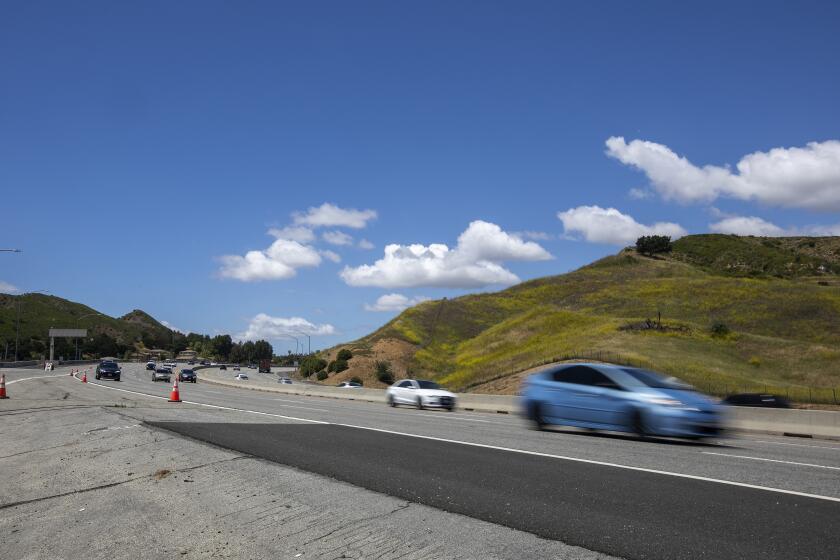 AGOURA HILLS, CA-APRIL 22, 2022: Cars travel south on the 101 freeway north of the Liberty Canyon offramp in Agoura Hills. The Wallis Annenberg Wildlife Crossing will be built in this location. Spanning over ten lanes of the 101 freeway, when complete, the crossing will be the largest in the world, the first of its kind in California and a global model for urban wildlife conservation. (Mel Melcon / Los Angeles Times)
