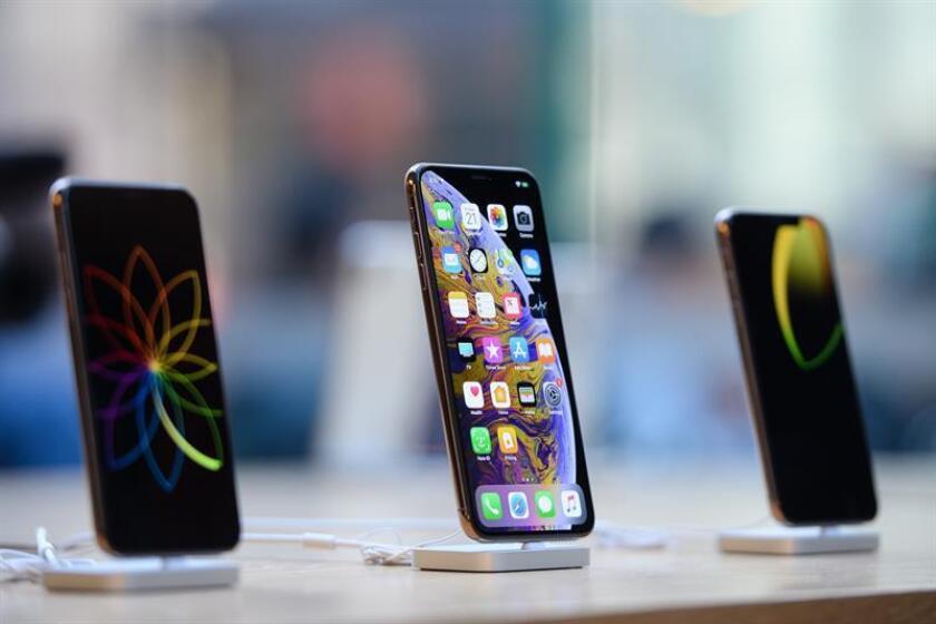 La revisión esta semana a la baja por parte de Apple de sus expectativas de ventas de iPhones pone de relieve algo que los datos ya llevan tiempo indicando: la saturación del mercado de teléfonos móviles, que tras varios años de crecimiento exponencial, parece estar tocando techo. EFE/Archivo