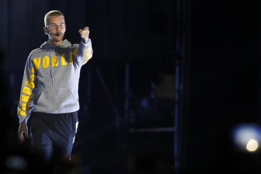 El cantante canadiense Justin Bieber se presenta en concierto el miércoles 23 de marzo de 2017, en el Estadio Nacional de Santiago (Chile). EFE/Lucas Galvez/Archivo