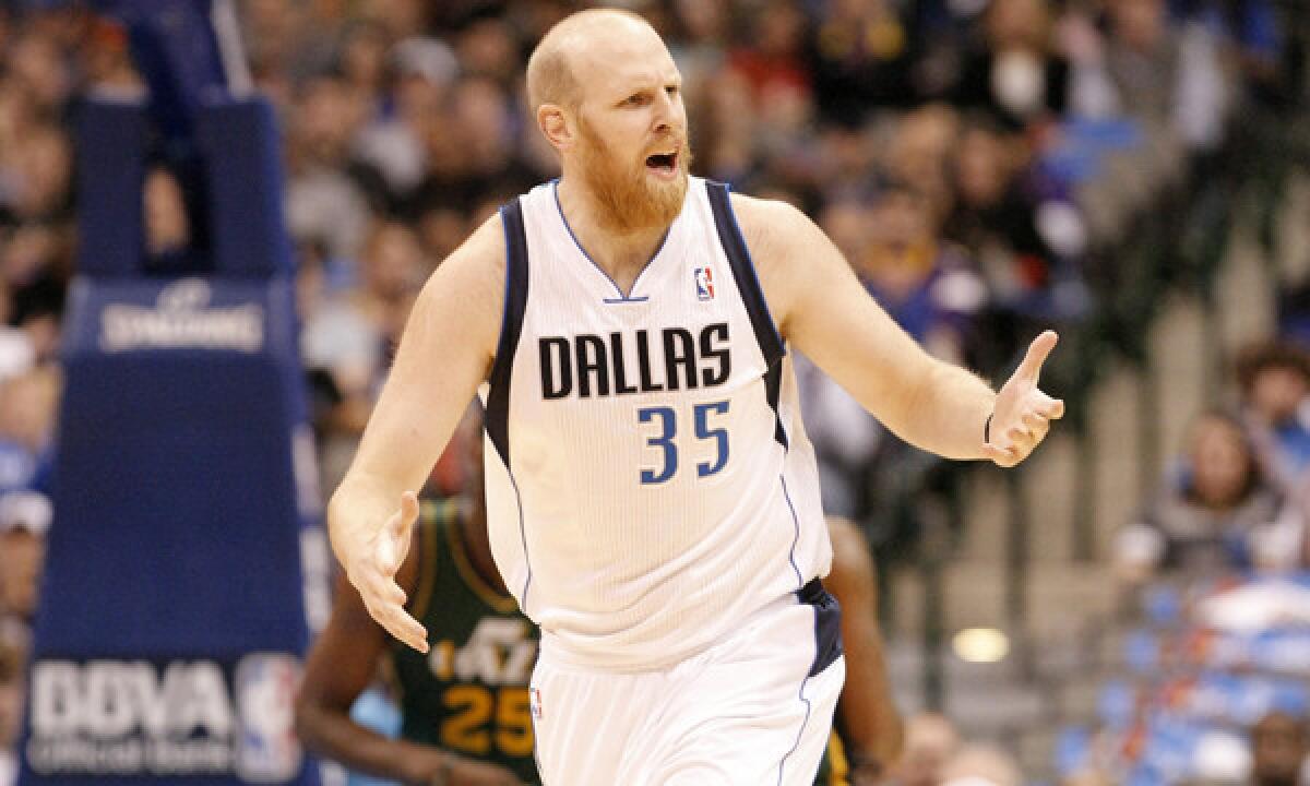 Former Dallas Mavericks center Chris Kaman has agreed to a one-year deal with the Lakers.