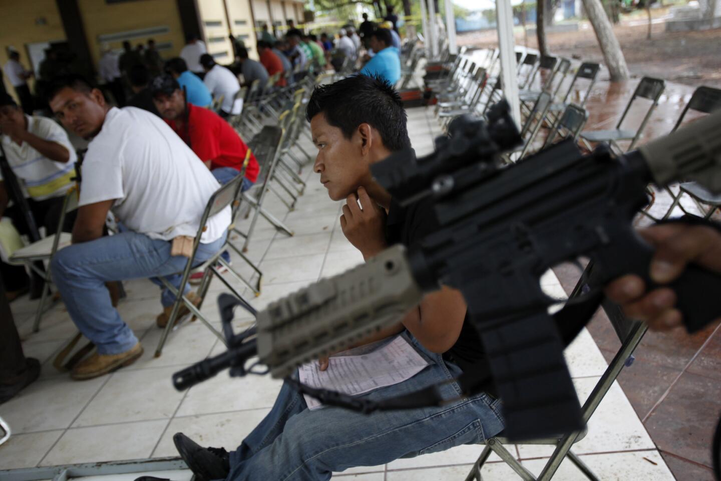 Gun registration in Apatzingan