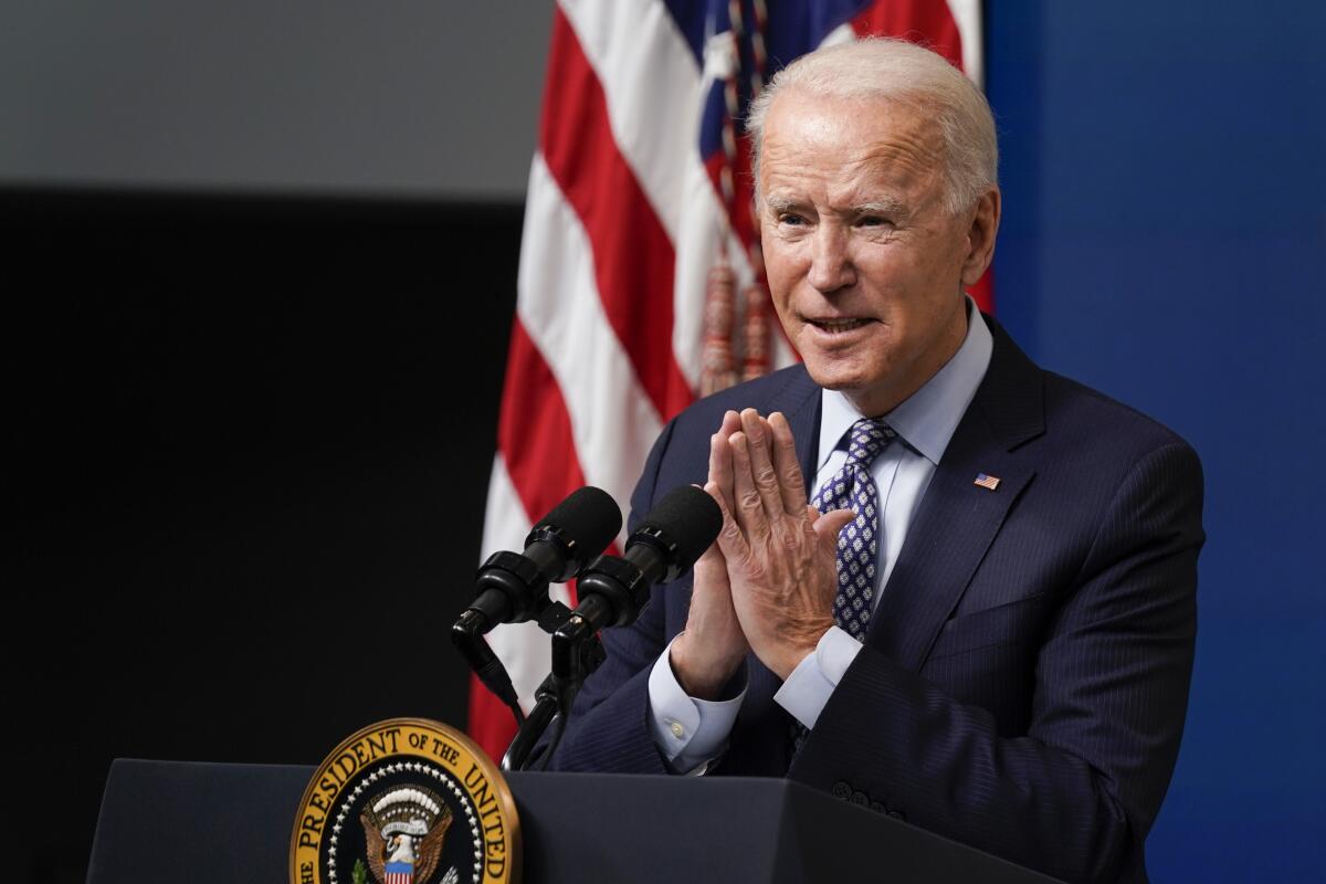 El presidente Joe Biden habla durante un evento en la Casa Blanca, en Washington.