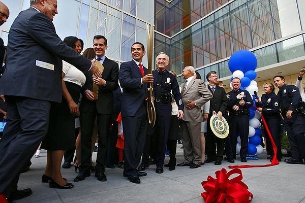 Bratton and Los Angeles Mayor Antonio Villaraigosa cut the red ribbon, officially opening the new police headquarters.