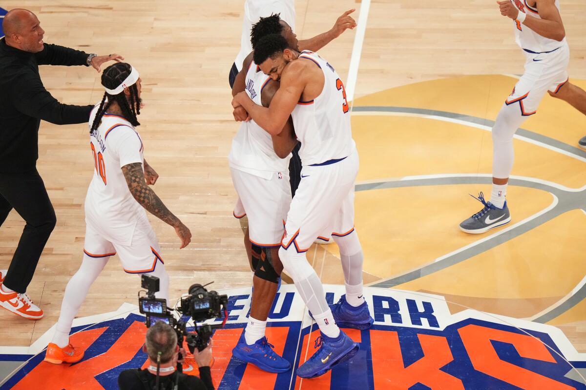 NBA Finals Game 4: Knicks record rally gives them 3-1 series lead over Spurs - Los Angeles Times