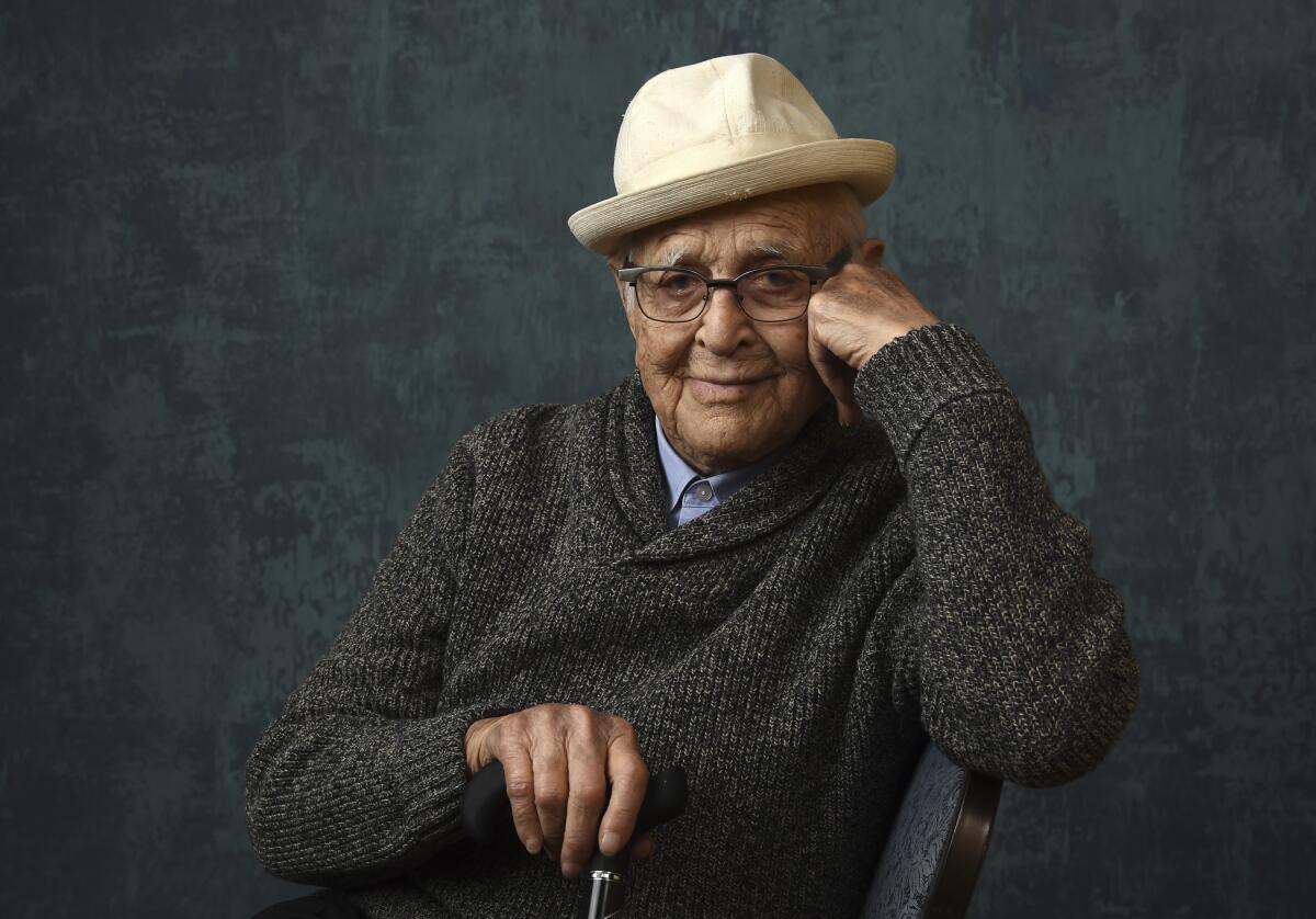 ARCHIVO - Norman Lear, productor ejecutivo de la serie de comedia "One Day at a Time"