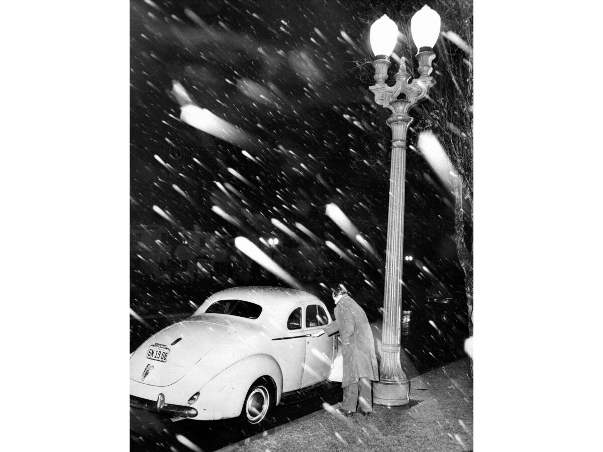 Snow falling in Los Angeles in 1949