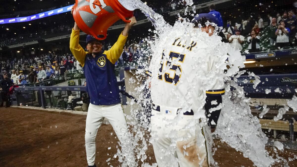 Contreras' 3-run homer leads Brewers over Pirates 6-3, maintains