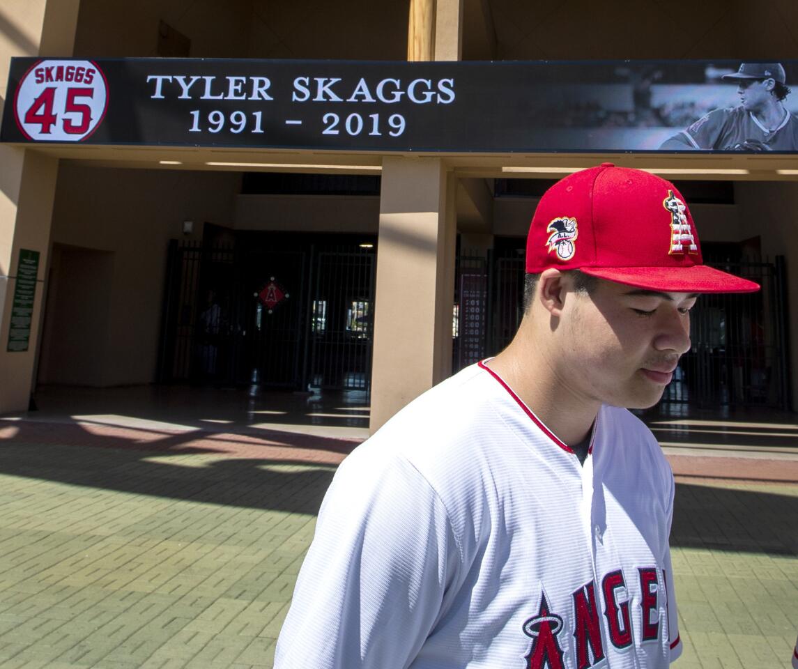 Fans mourn death of Tyler Skaggs