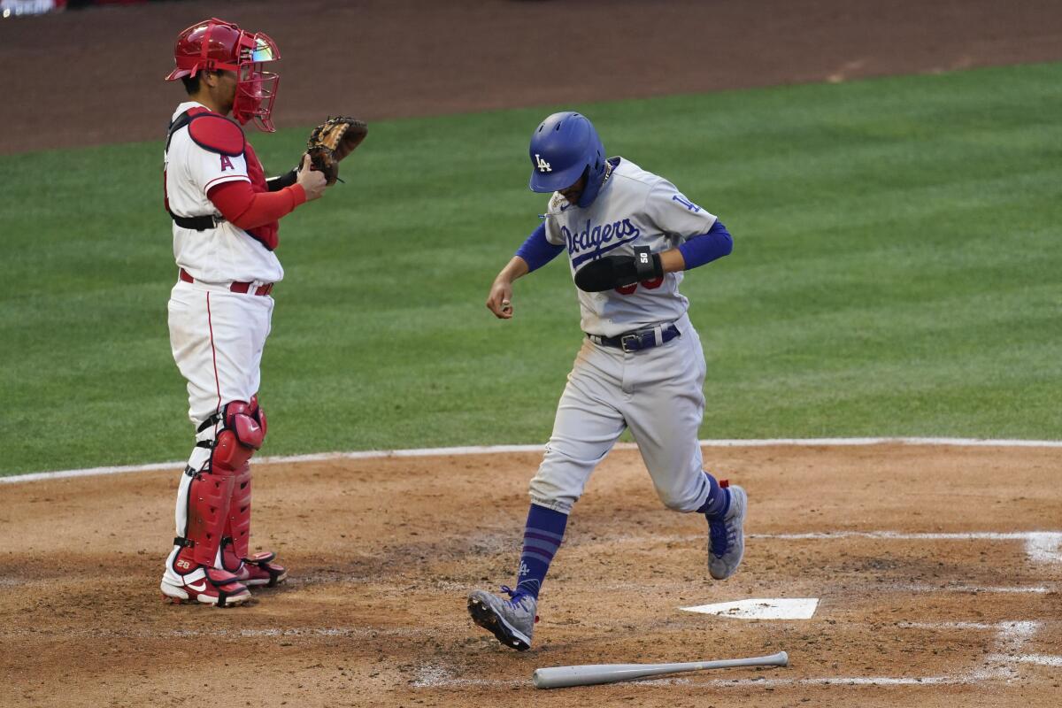 Mookie Betts scores a run in the fourth inning for the Dodgers on Saturday.